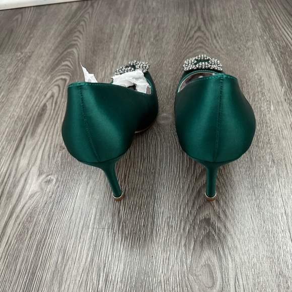 Elegant Green Women's heels with Embellished Buckle - Picture 5 of 6